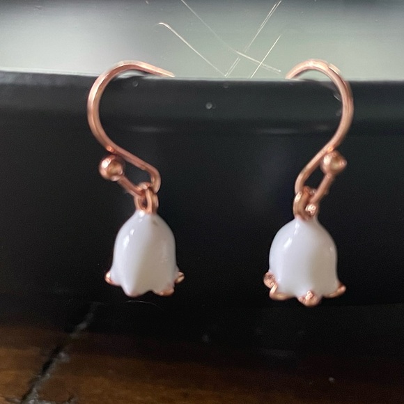 Bell Shaped Flower Earrings - Picture 2 of 3